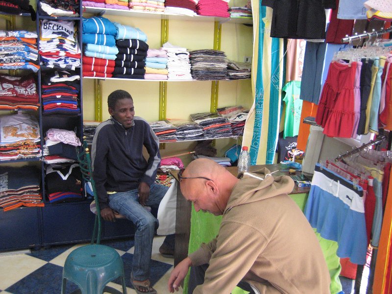 eg_255_hurghada_kleding_winkel_A.JPG