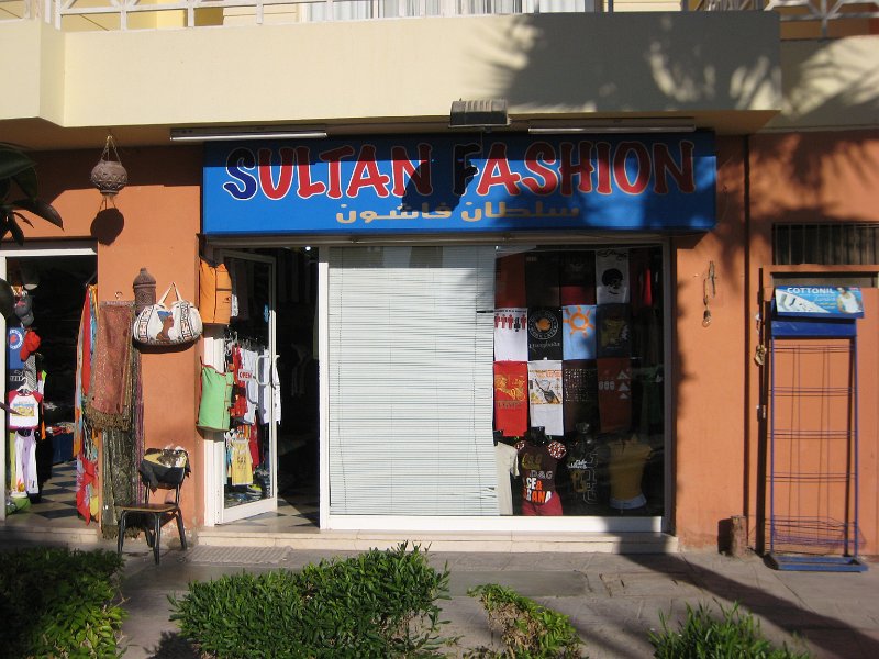 eg_257_hurghada_kleding_winkel_A.JPG