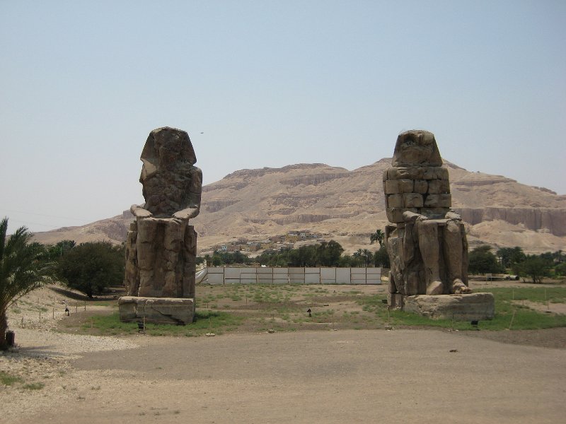 eg_274_luxor_kolossen_van_memmon_A.JPG