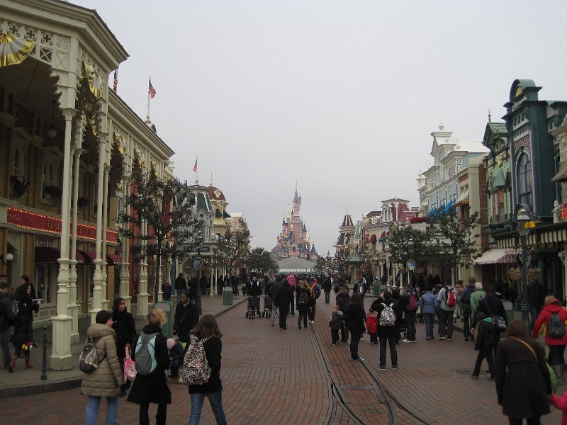 fr_2012_047a_disney_land_main_street.JPG
