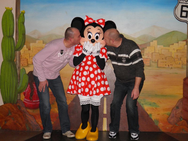 fr_2012_047l_disney_land_hotel_santa_fe.JPG