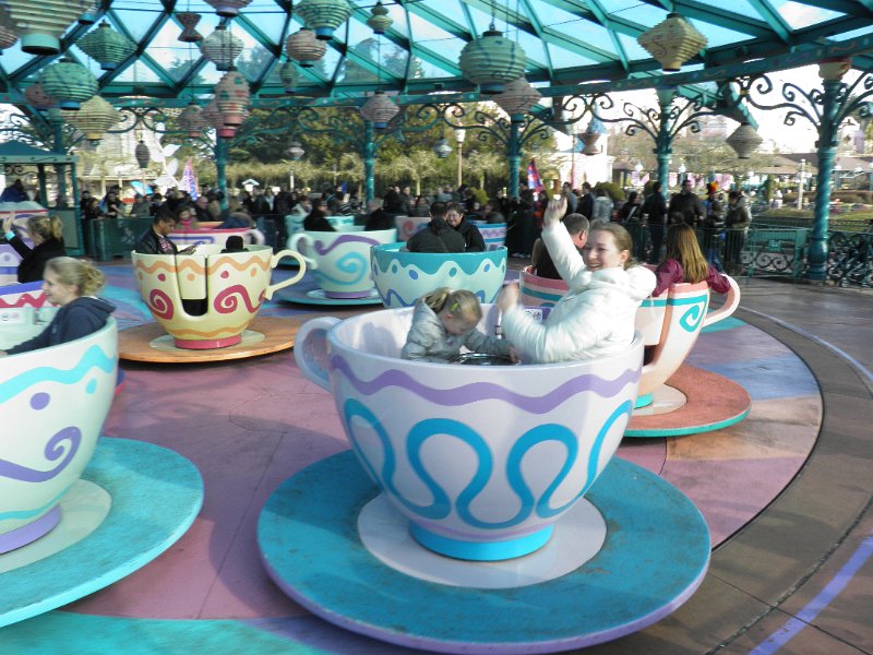 fr_2012_082a_disney_land_mad_hatters_tea_cups.JPG