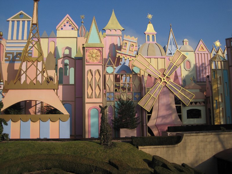 fr_2012_142a_disney_land_its_a_small_world.JPG