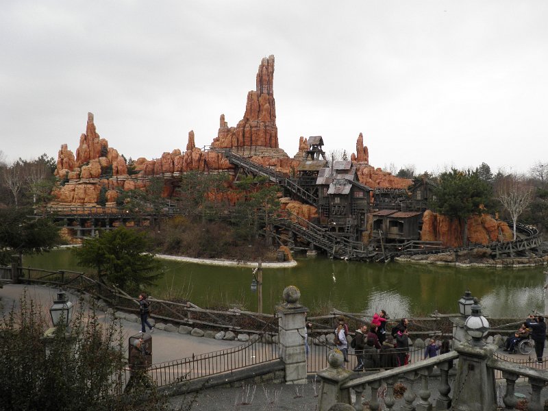 fr_2012_154a_disney_land_phantom_manor.JPG