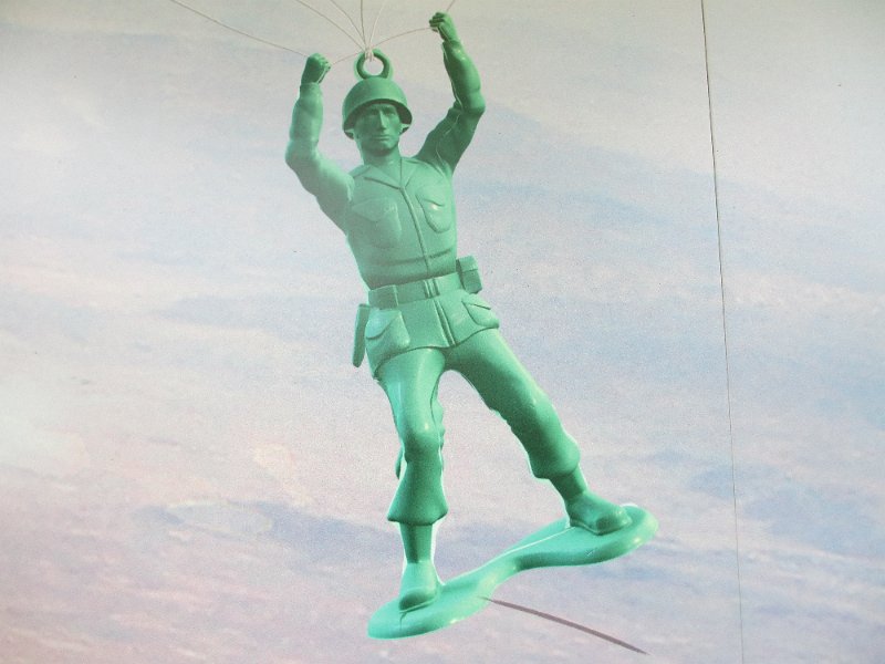 fr_2012_241_disney_land_toy_soldiers_parachute_drop_A.JPG